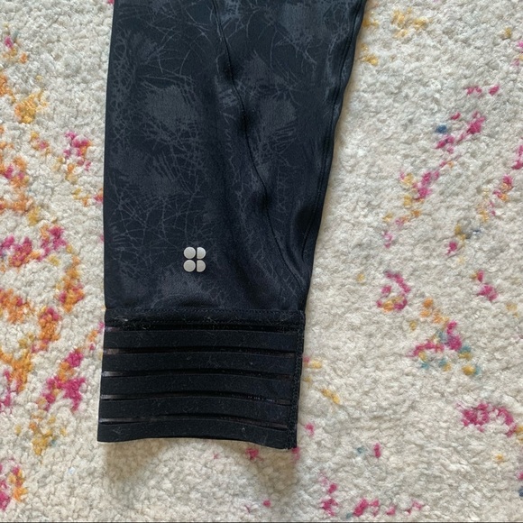 Sweaty Betty Contour 7/8 Embossed Feather Legging in Black sz M - Picture 7 of 7